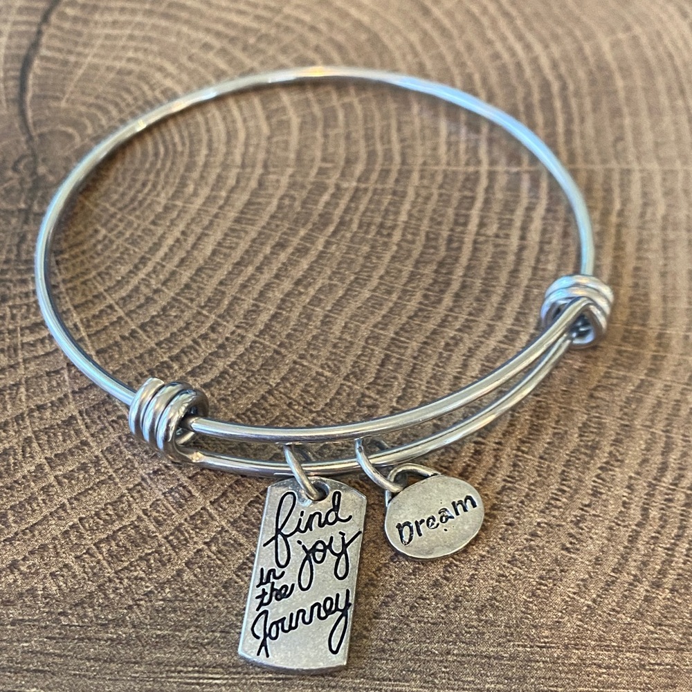 EUC Dream ~ Joy In Journey Inspiration Stretch Charm Bracelet